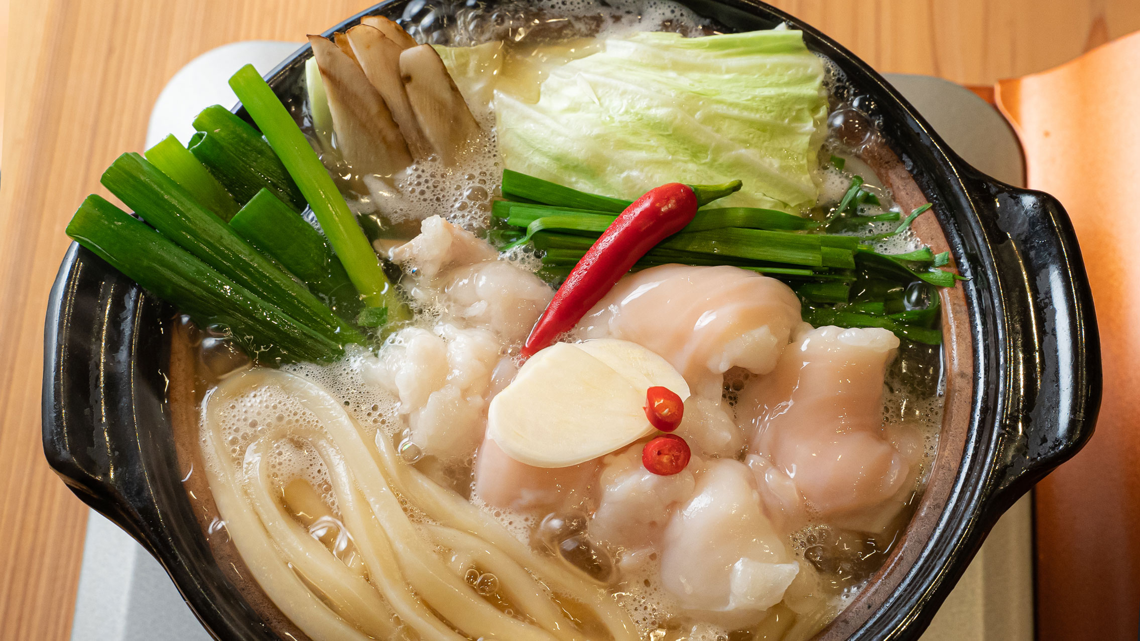 和牛ホルモン鍋焼きうどん